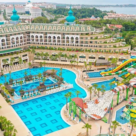 水晶日落华丽温泉度假村 度假村